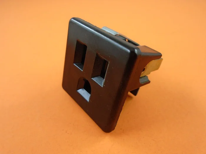 Generac 0022693 OUTLET 15 AMP (PWY) G022693